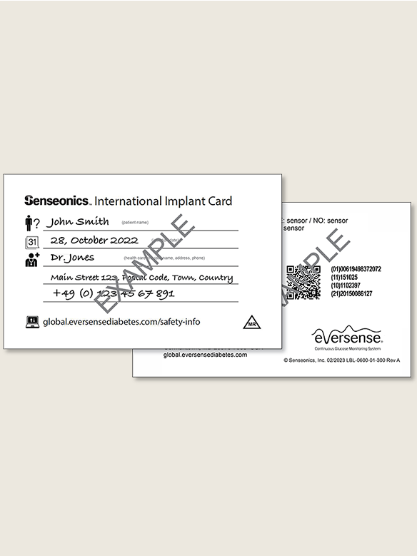 Karte mit der Aufschrift &bdquo;Eversense Continuous Glucose Monitoring System, Informationskarte zu Reisen und medizinischen Verfahren&ldquo;